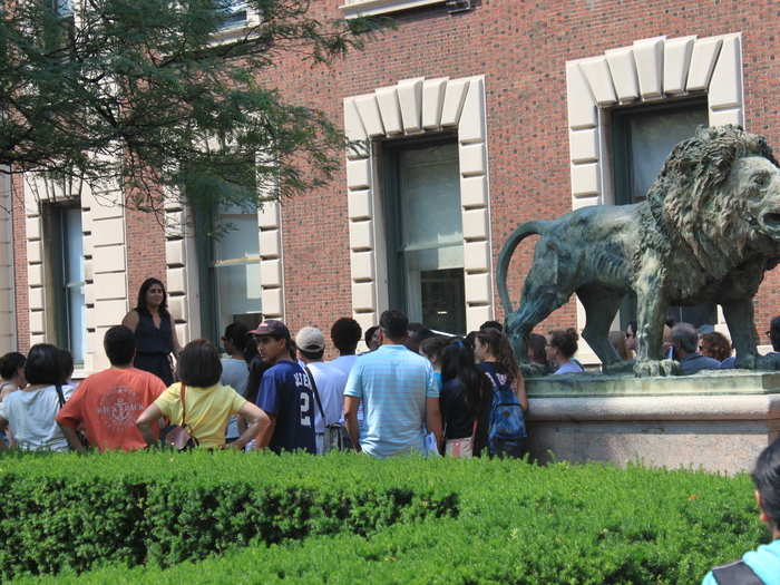 We passed by another tour when we were walking. The lion is Columbia