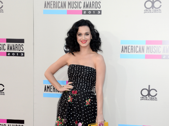 Katy Perry started sweet in polka dot Oscar de la Renta.