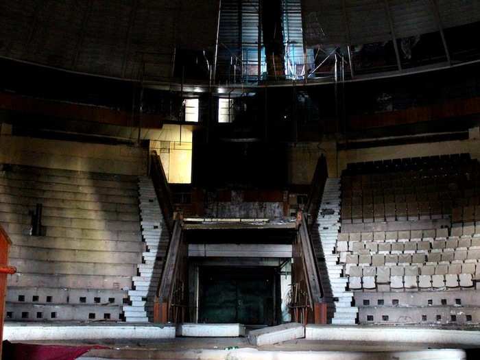 Peering into the main arena, from the first floor balcony. This is the view that would have greeted spectators on arrival.