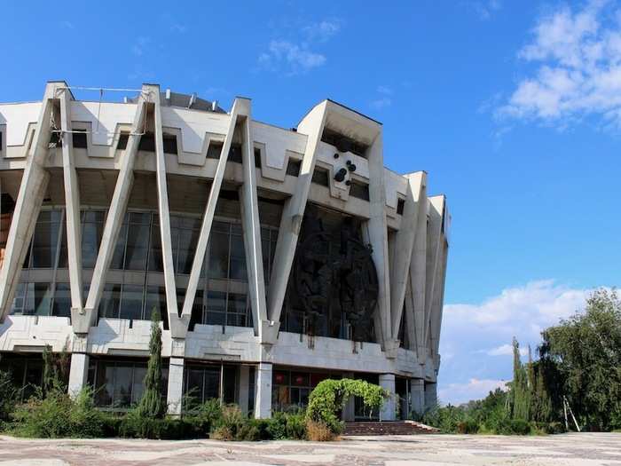 One final look at the magnificent Chisinau Circus, before turning to leave.