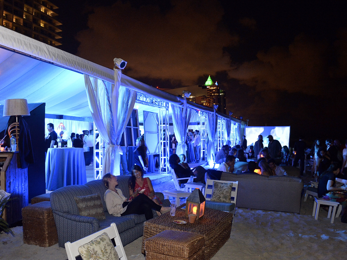 Nearby, the Soho Beach House put on the Bombay Sapphire Artisan Series Finale Dinner hosted by  Russell and Danny Simmons and Top Chef’s Tom Colicchio.