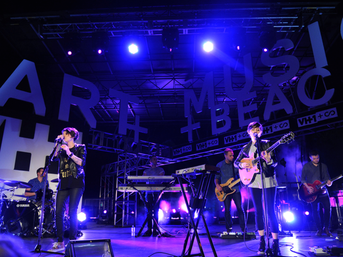 Tegan and Sara made a crowd of thousands rock out as they performed at The Official VH1 + SCOPE Party which took place directly on the sands of Miami Beach.