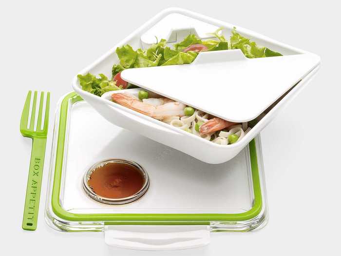 For your lunchtime companion, get this highly convenient lunch container. It comes with a lockable clear lid with dipping well, sauce container for salad dressing, fork, and a removable food compartment.