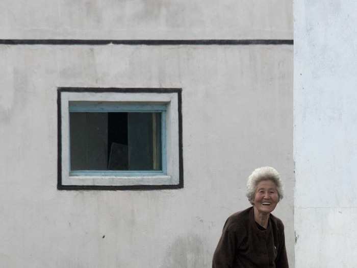 Lafforgue says that many rural North Koreans are more distrustful of foreigners, because they are less educated. This woman was friendly, however.