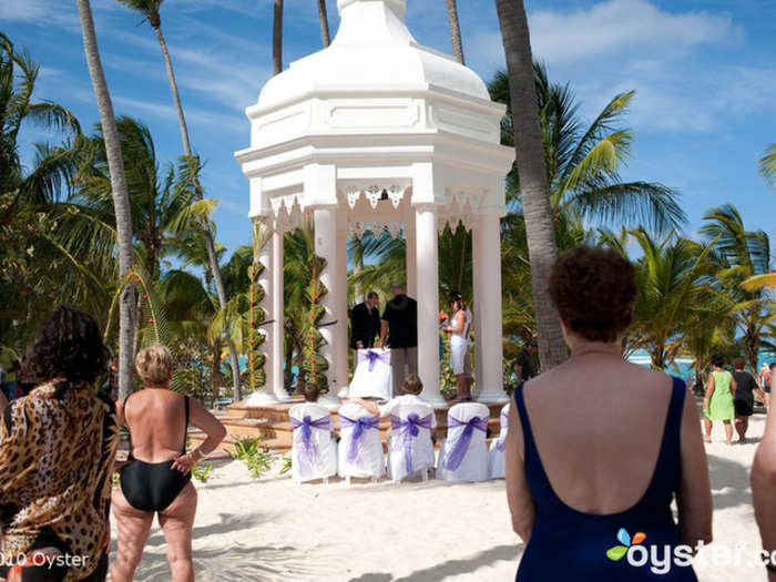 REALITY: A classy, intimate beach wedding for everybody!