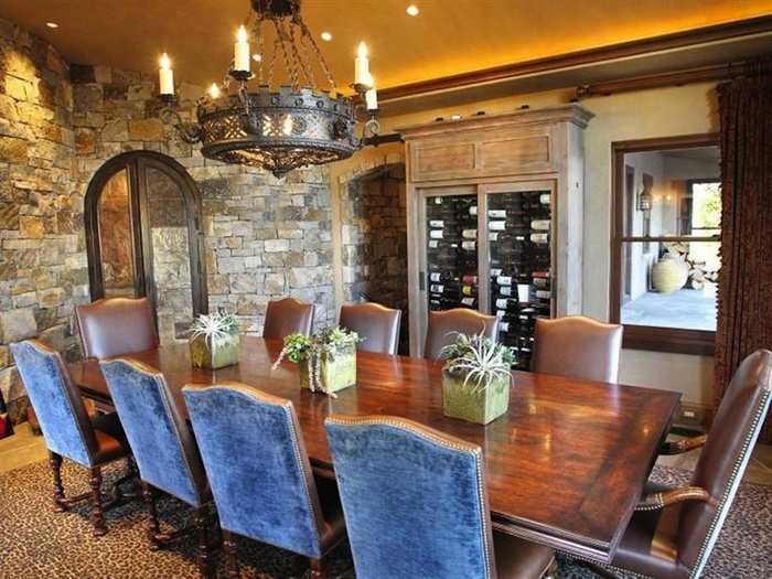 More stonewalls and pastoral décor in the fancy dining area