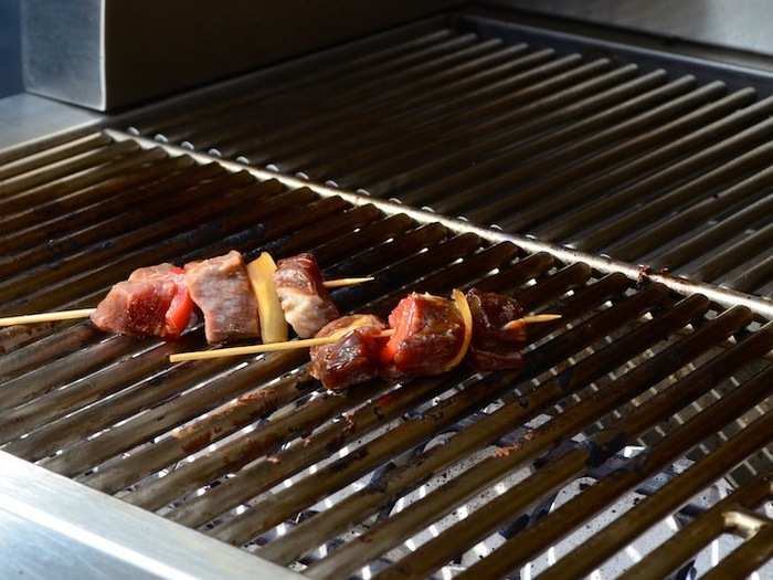 The grill then tells you which burner to place your food on, and how long it will be cooking each side for. Again, you can walk away during this time.