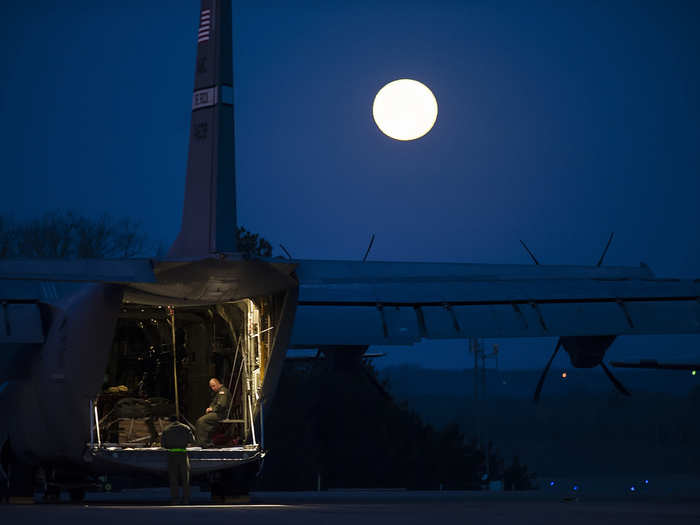 Airmen from the 19th Airlift Wing prepare a C-130J Hercules for a flight at Little Rock Air Force Base, Ark. The 19th Wing’s responsibilities range from supplying humanitarian airlift relief to victims of disasters, to airdropping supplies and troops into the heart of contingency operations in hostile areas. (U.S. Air Force photo/Staff Sgt. Russ Scalf)