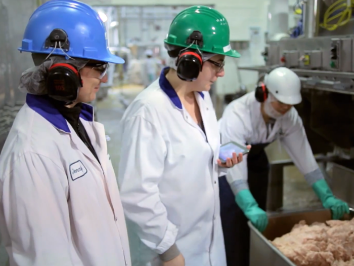 The meat is removed from the blender and Stefou points out that there