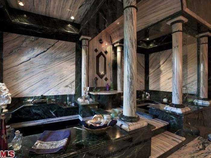 This bathroom is built like an ancient bathhouse.