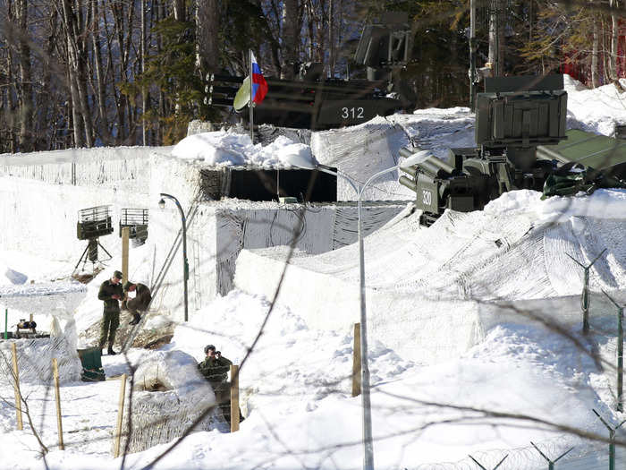 These missile batteries also function as military outposts and further surveillance centers. Here, soldiers watch the surroundings of the cross-country skiing venue.