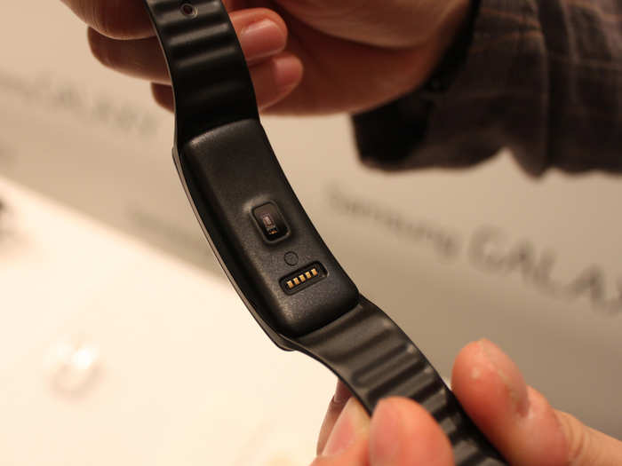 Like a Fitbit, the Gear Fit can slip in and out of its strap. Just pop the device out.