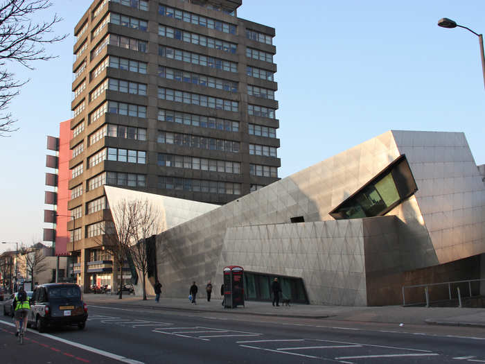 The Graduate Centre at London Metropolitan University includes an auditorium, three seminar rooms, IT facilities, and social spaces for students. It opened in 2004.