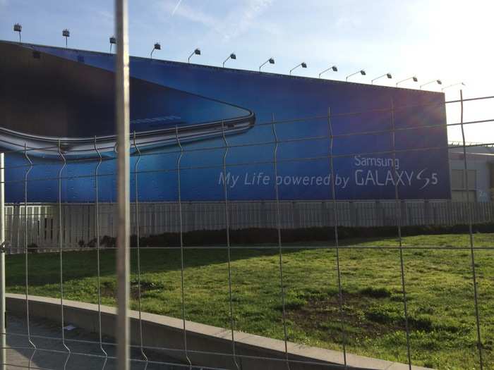 Samsung posted this big ad for its new phone the day after it revealed it. The day before, this billboard was different.