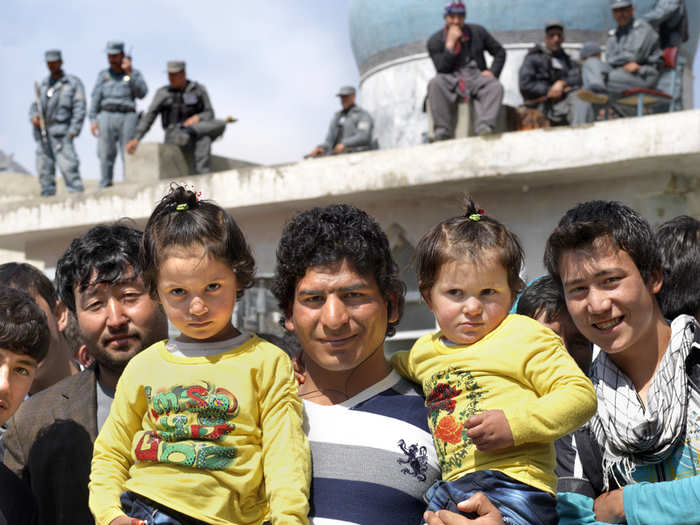 This father took his two daughters to the Blue Mosque for New Year