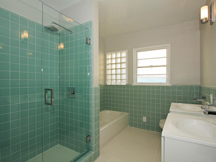 More pale blue decor gives this bathroom a beachy feel.