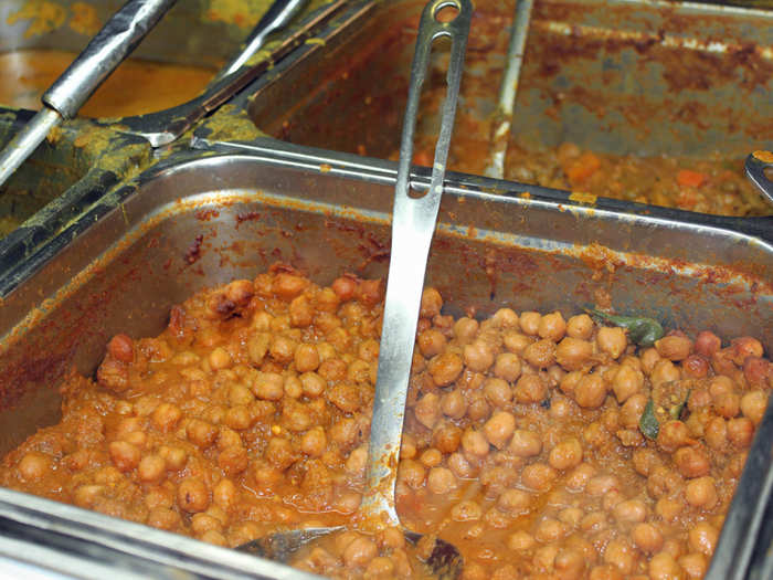 Big tubs of chana masala (chickpeas with masala sauce) smelled delicious.