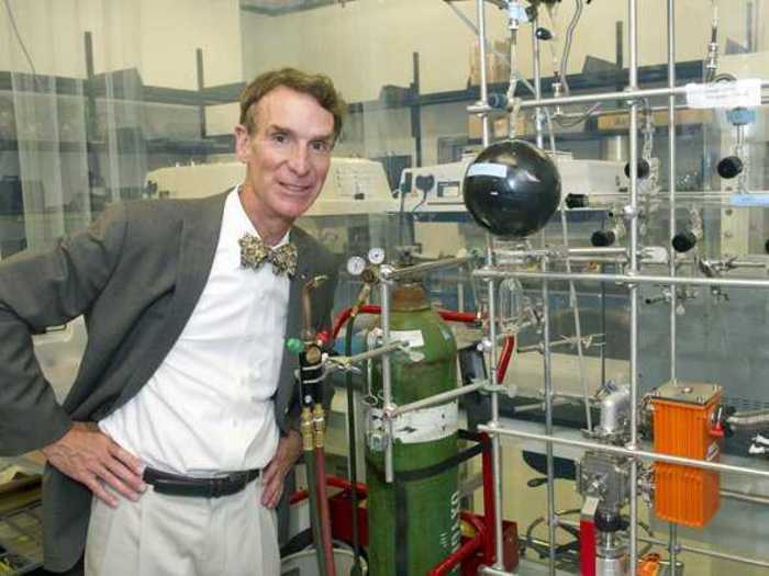 Bill Nye used to teach on TV, and now educates his more than 1 million followers on Twitter.