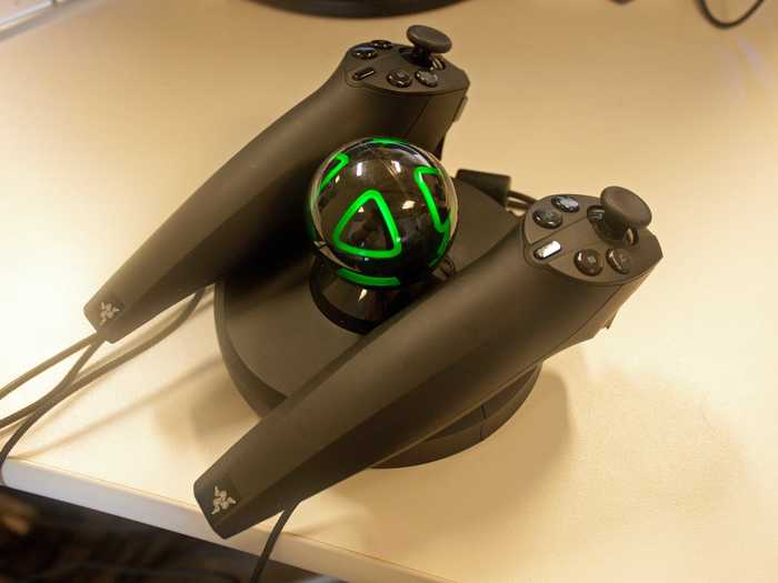 For games that require more than just looking around, you can use a keyboard and mouse, an Xbox 360 controller, or the Razer Hydra motion controller. The Hydra features a magnetic field that allows for very precise positional tracking, and works great with virtual reality games.