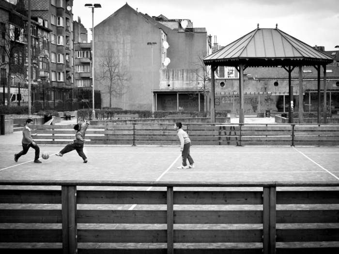 Venezuela: "3 Gamins Jouent Au Foot" by Daniel George Henriquez Deambrogio