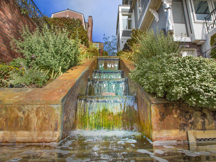 The San Francisco Chronicle says Pacific Heights is "populated by impossibly groomed and outfitted locals who seem capable of strolling through a windstorm without having a hair get out of place."