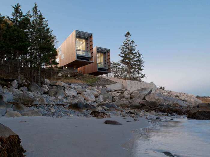 BEST SINGLE FAMILY HOME 1000-3000 sq ft (Jury): Two Hulls House, Canada, MacKay-Lyons Sweetapple Architects