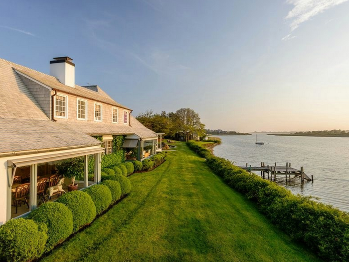 The pond front is 481 feet and has small dock for boats.