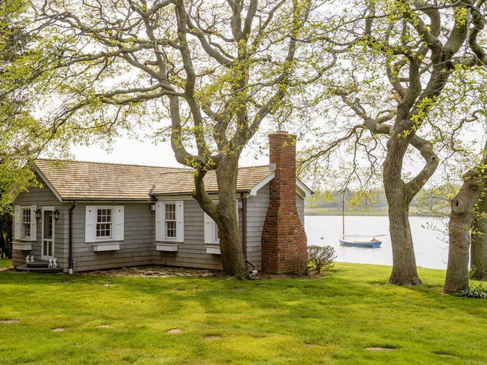 Apparently the guest house also has a barn. Not a bad view for a barn/guest house.