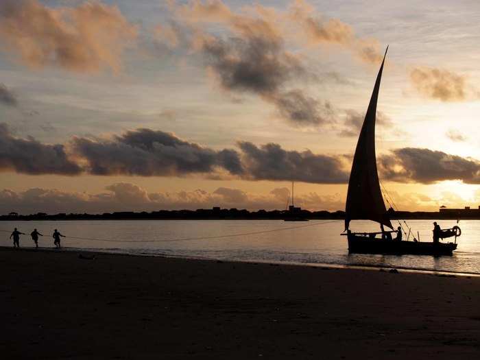 Lamu hosts the Maulidi festival every year in May or June, celebrating the birth of the Muslim prophet Mohammed. The festival includes dances, feasts and a dhow race.