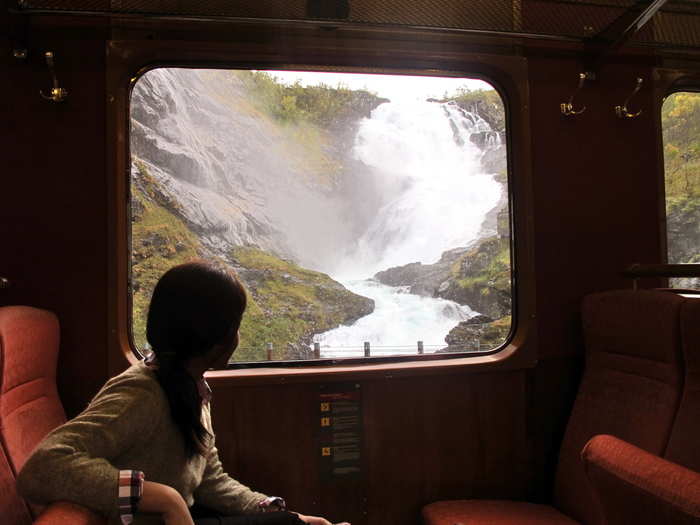 The railway line is one of the steepest in the world. It passes by spectacular scenery, including waterfalls and valleys.