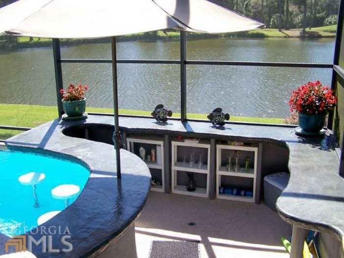 Booze all year round in this Georgia indoor swimming pool.