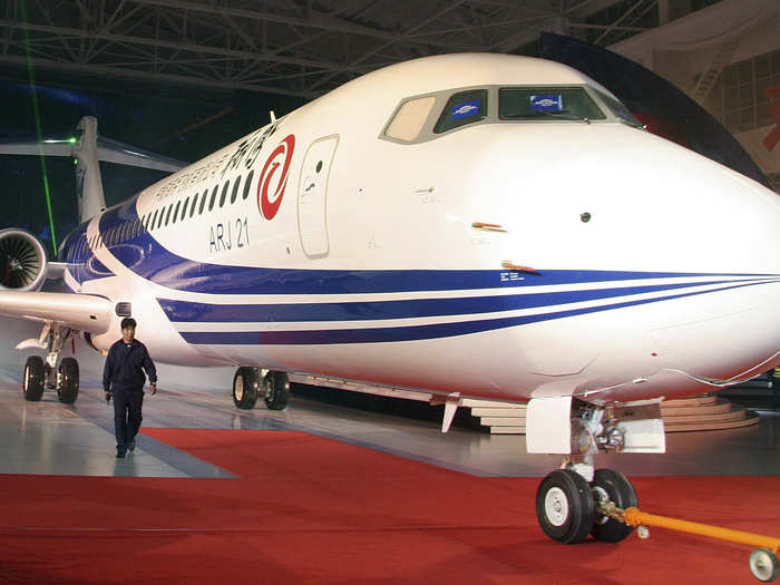 Its main competitors include the Bombardier CRJ-900 and the Embraer E175.