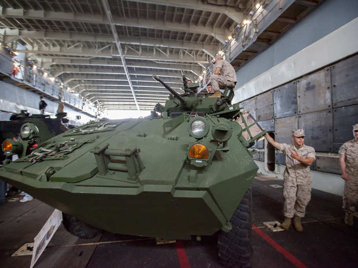 This is a light armored vehicle (LAV-25), specifically designed to carry troops on long reconnaissance missions. There are numerous versions of the vehicle, but this one is built around supporting the M242 Bushmaster chain gun.