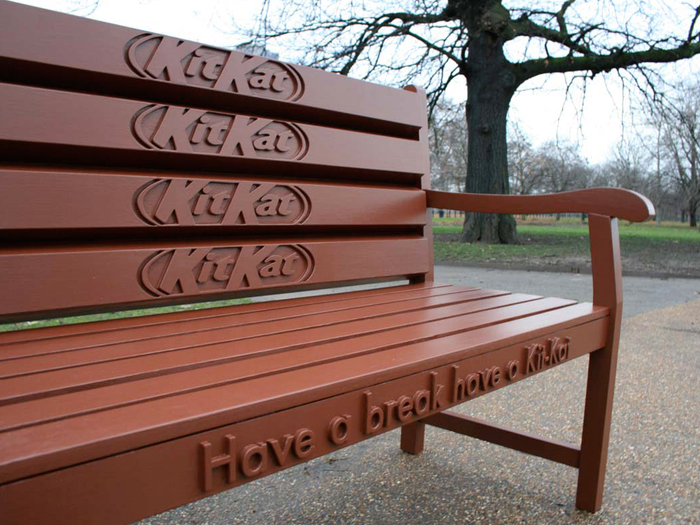 Kit Kat, Bench