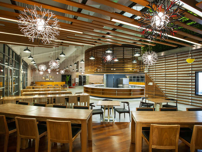 This beautiful canteen is where Tencent employees can enjoy their lunches.