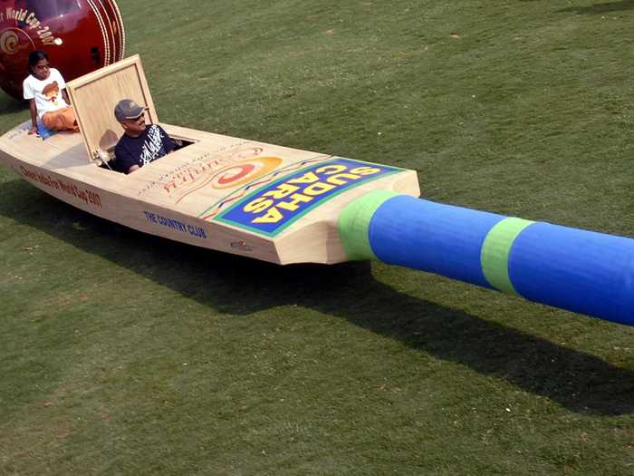 This 25-foot-long car shaped like a cricket bat was a huge hit in cricket-obsessed India.