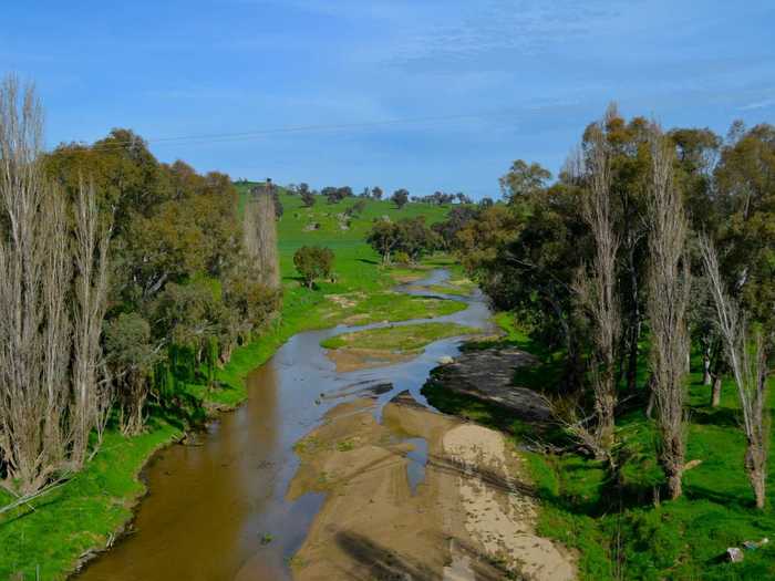 The first part of Australia from Sydney to Adelaide was beautiful and filled with rivers. The sceneries surprised me everyday.