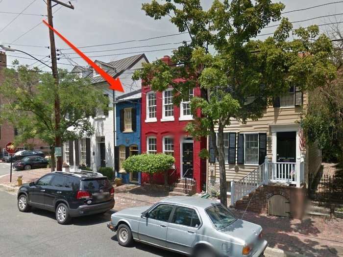 This Virginia spite house is basically an "enclosed alley."