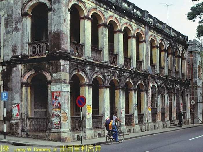 The Arquivo Historico. "The beginning of restoration work may be seen at right," Demery writes. "Today, the building appears in splendid condition."