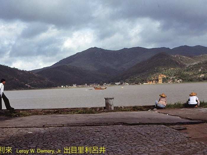 View across Porto Interior (Inner Harbor) to Yinkeng village. "The waterfront has been rebuilt as a park and a new road: Avenida Panoramica do Lago," Demery writes