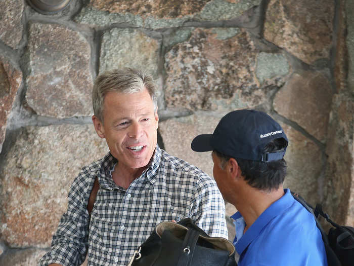 Jeffrey Bewkes, CEO of Time Warner, rubbing elbows with Jerry Yang, founding partner of AME Cloud Ventures.