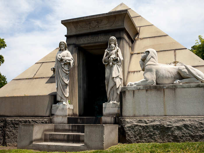 Some of the tombs are literally fit for kings. This one belongs to Albert Ross Parsons, a composer who also happened to be obsessed with Egypt. He wrote the book "New Light from The Great Pyramid" in 1893. There is both Christian and Egyptian iconography on the tomb.