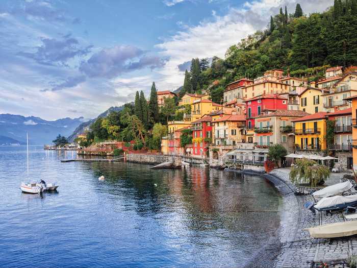 Take a boat around Lago di Como, one of the most beautiful lakes in Italy.