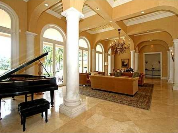 The pillars in the living room are classic.