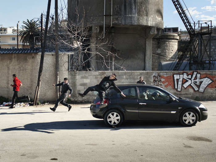 Due to the difficult economic situation, Greeks and Italians are not sympathetic to migrants. Many are outright hostile, as demonstrated by the rise of the fascist Golden Dawn party in Greece. Here, Penso witnessed a car hit Mostafa on purpose. When Penso visited him in the hospital, Mostafa told him the police were deporting him in 15 days.