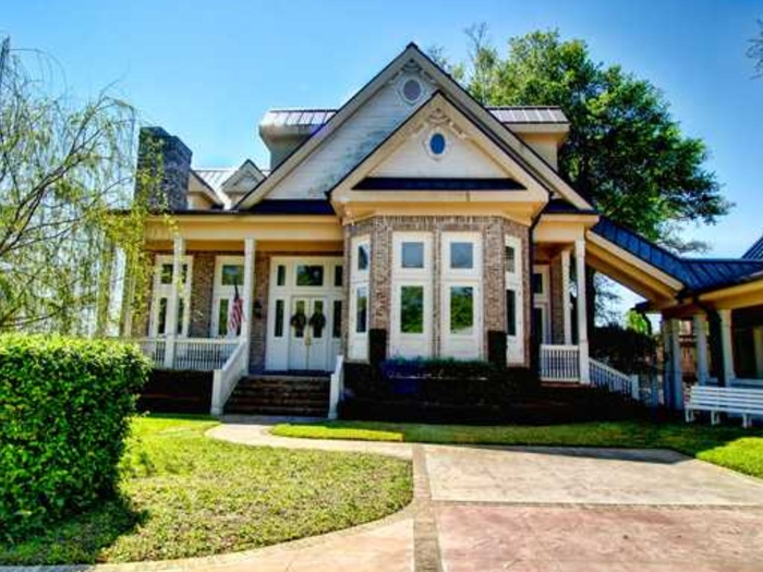 In Biloxi, Mississippi, $ 999,500 buys a 7,500-square-foot home one block from the gulf beaches, with 25 rooms and a pool.