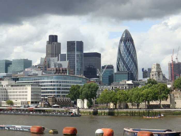 "The Gherkin" — a popular London skyscraper — has been put up for sale. It costs more than 15 Airbus A318