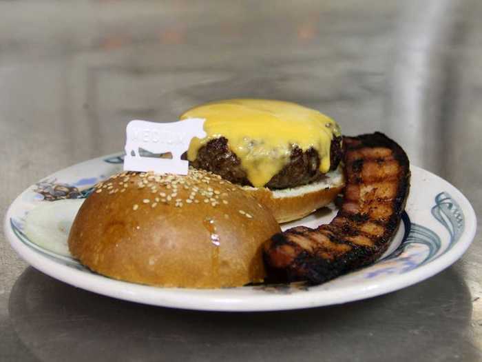 NEW YORK: Peter Luger — Luger Burger