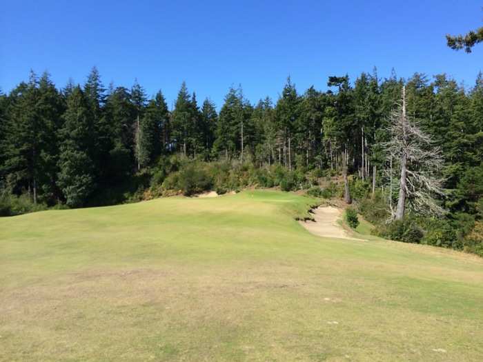 As you can see here, Bandon Trails is totally different than Pacific Dunes. It starts near the ocean, then moves inward, and eventually you are surrounded by pine trees. It actually feels quite a bit like Pinehurst No. 2.