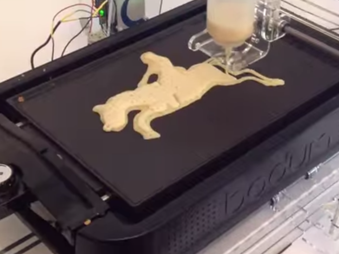 PancakeBot is making Mickey Mouse pancakes look like child